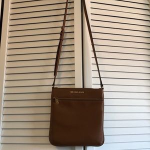 Riley Small Pebbled Leather Messanger